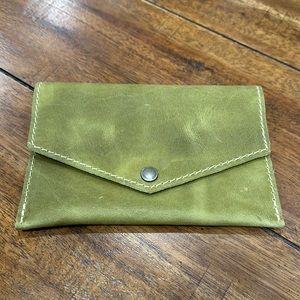 Portland Leather Envelope Wallet or Passport Holder. Green.